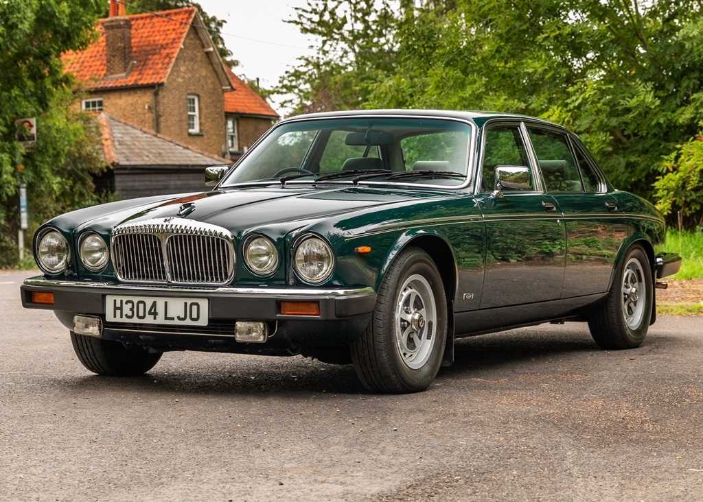 Lot 113 - 1991 Daimler Double-Six Series III