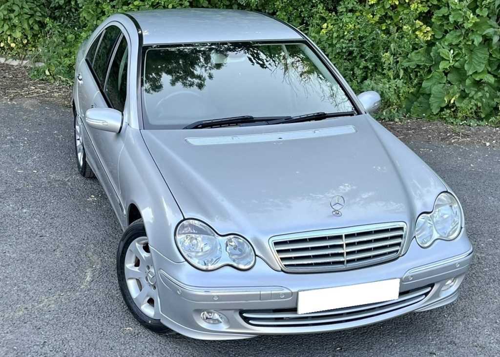 Lot 102 - 2005 Mercedes-Benz C320 Elegance