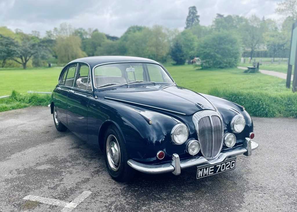 Lot 130 - 1968 Daimler V8 250