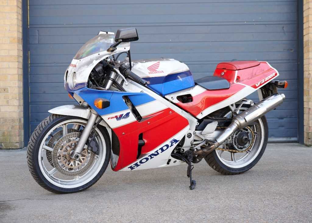 Lot 110 - 1990 Honda VFR 400R-L