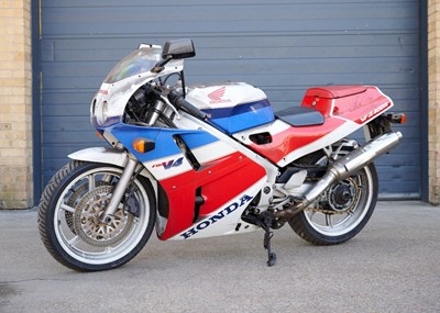 Lot 110 - 1990 Honda VFR 400R-L