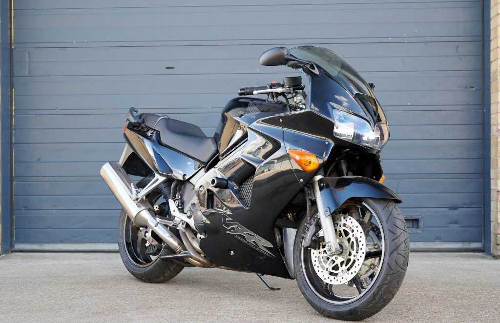 Lot 102 - 1998 Honda VFR800 F