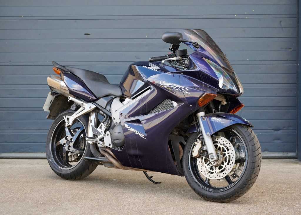 Lot 101 - 2002 Honda VFR800FA-2