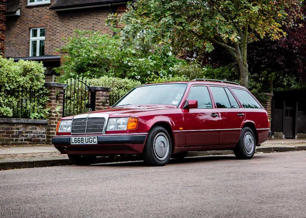Lot 106 - 1993 Mercedes-Benz 220 TE