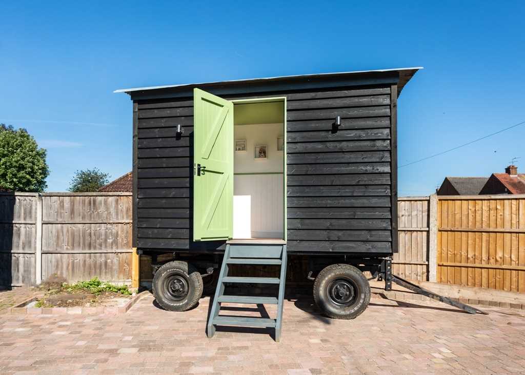 Lot 113 - Shepherds Hut