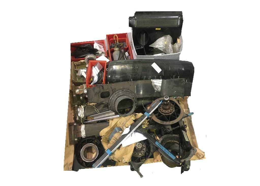 Lot 82 - Assorted Bentley parts