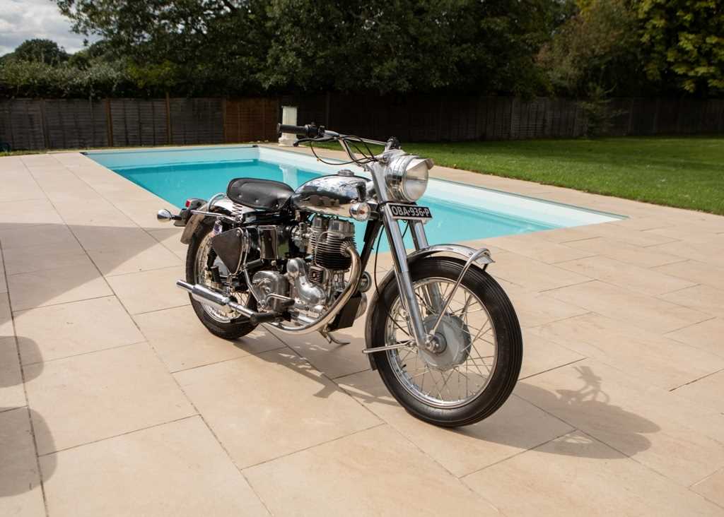 Lot 105 - 1976 Royal Enfield  Silver Bullet (350cc)