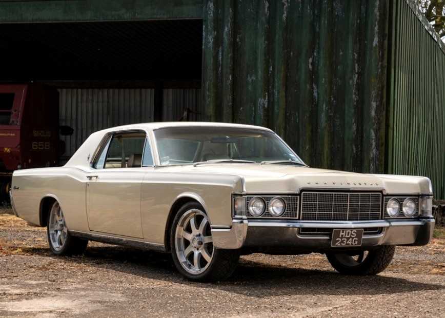 Lot 174 - 1969 Lincoln Continental 'Kennedy' Coupé
