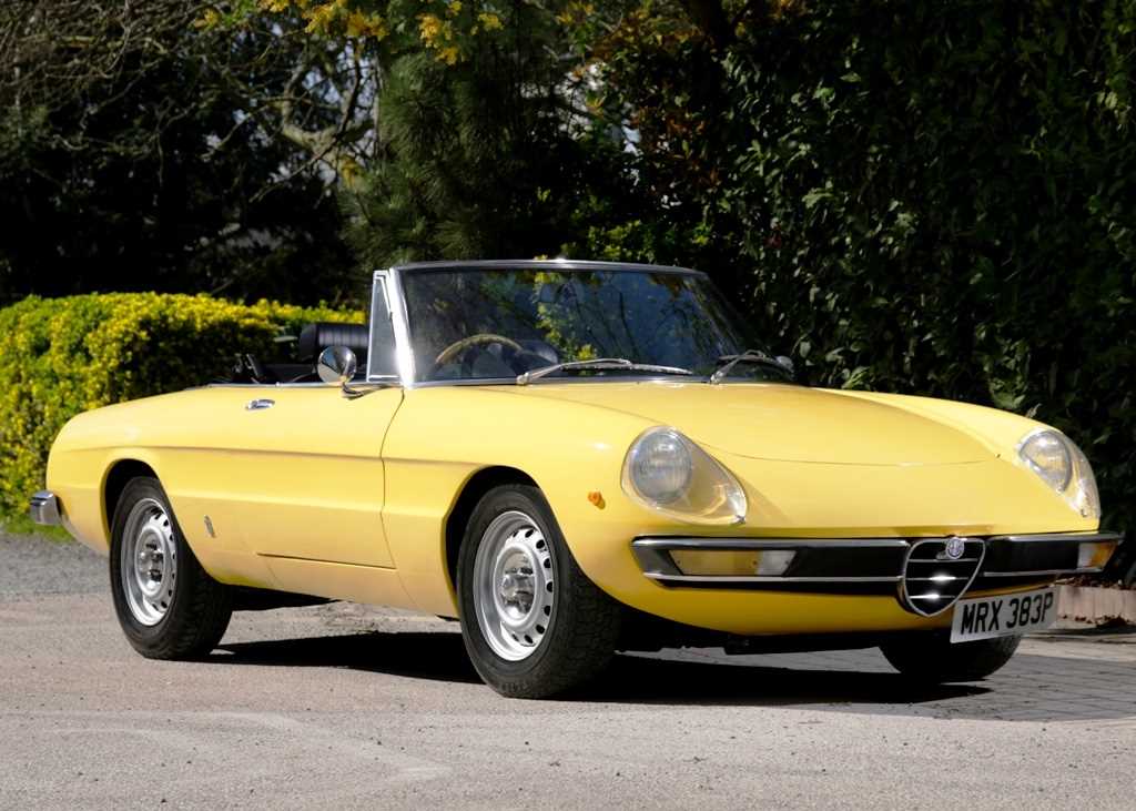 Lot 126 - 1975 Alfa Romeo 2000 Spider Veloce