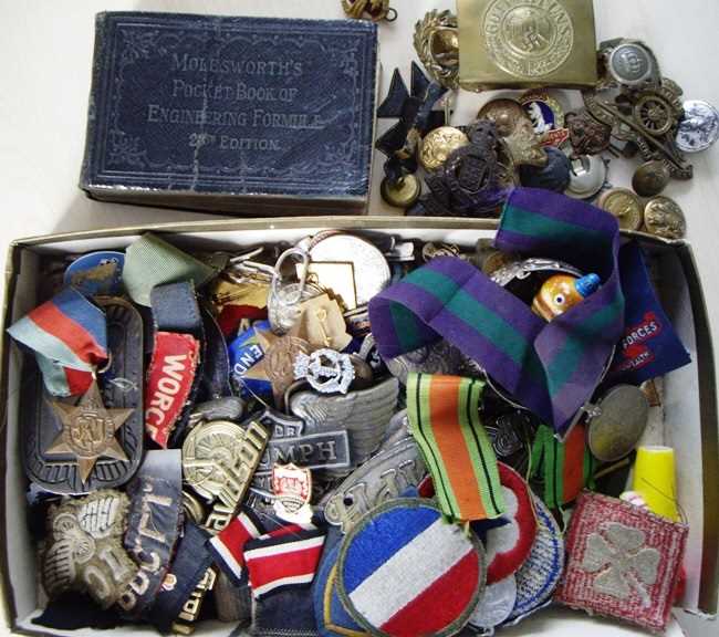 Lot 20 - A box of various badges