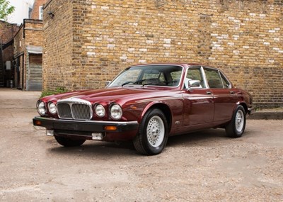 Lot 280 - 1990 Daimler Double Six Saloon
