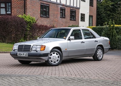 Lot 268 - 1992 Mercedes-Benz 260E Auto