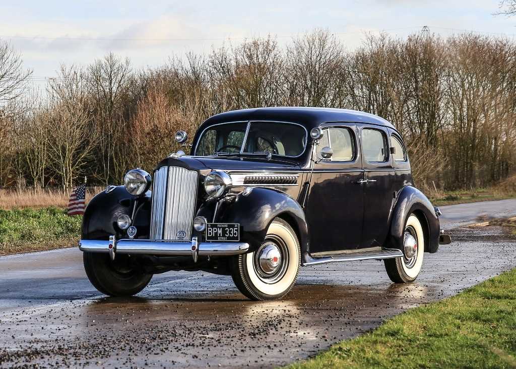Lot 129 - 1939 Packard Six 