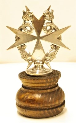 Lot 34 - A rare Maltese cross motor mascot with excellent polished finish. Features the bifurcated tapered cross entwined with two dolphins