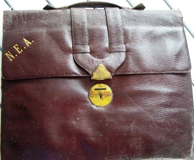 Lot 21 - travelling writing case