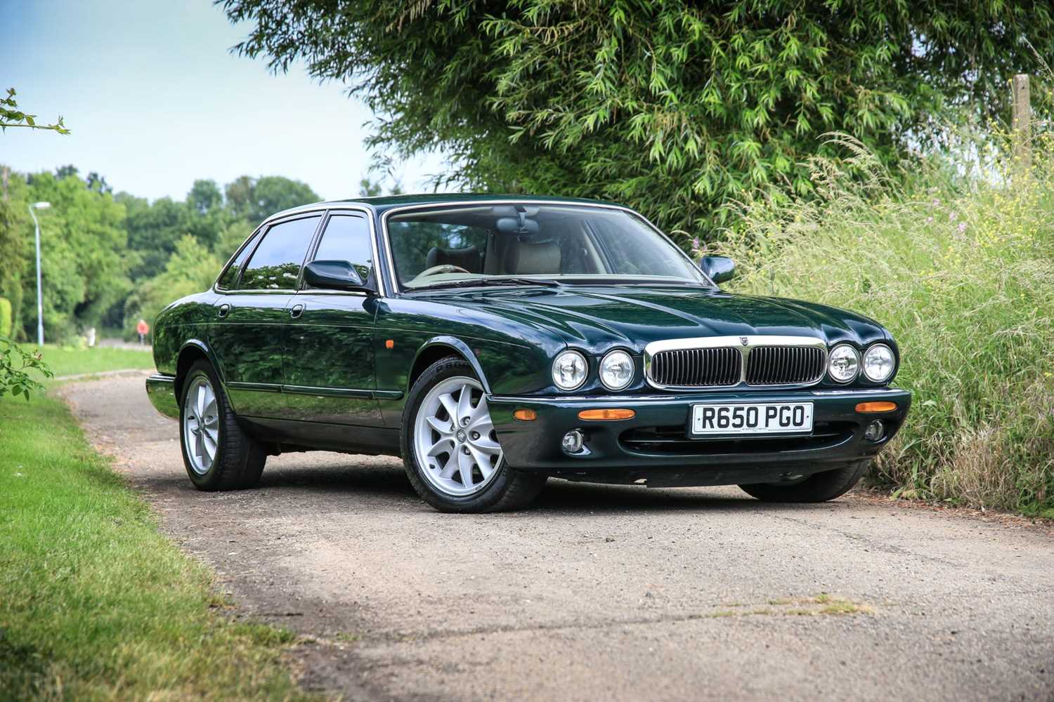 Lot 130 - 1998 Jaguar XJ 8 (3.2 litre)