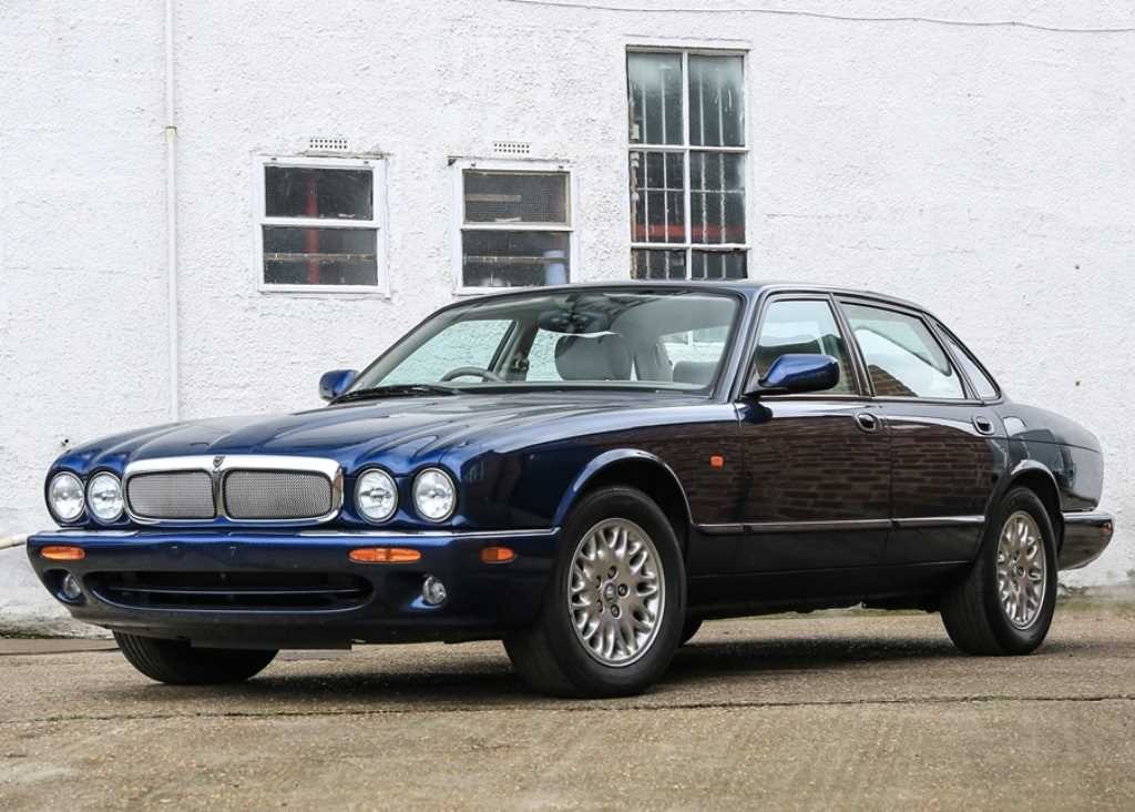 Lot 162 - 1997 Jaguar XJ8 (3.2 litre)