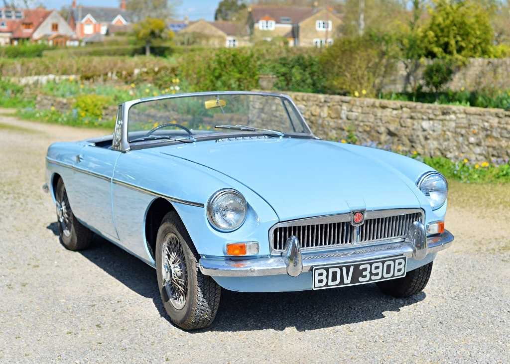 Lot 124 - 1964 MG  B Roadster