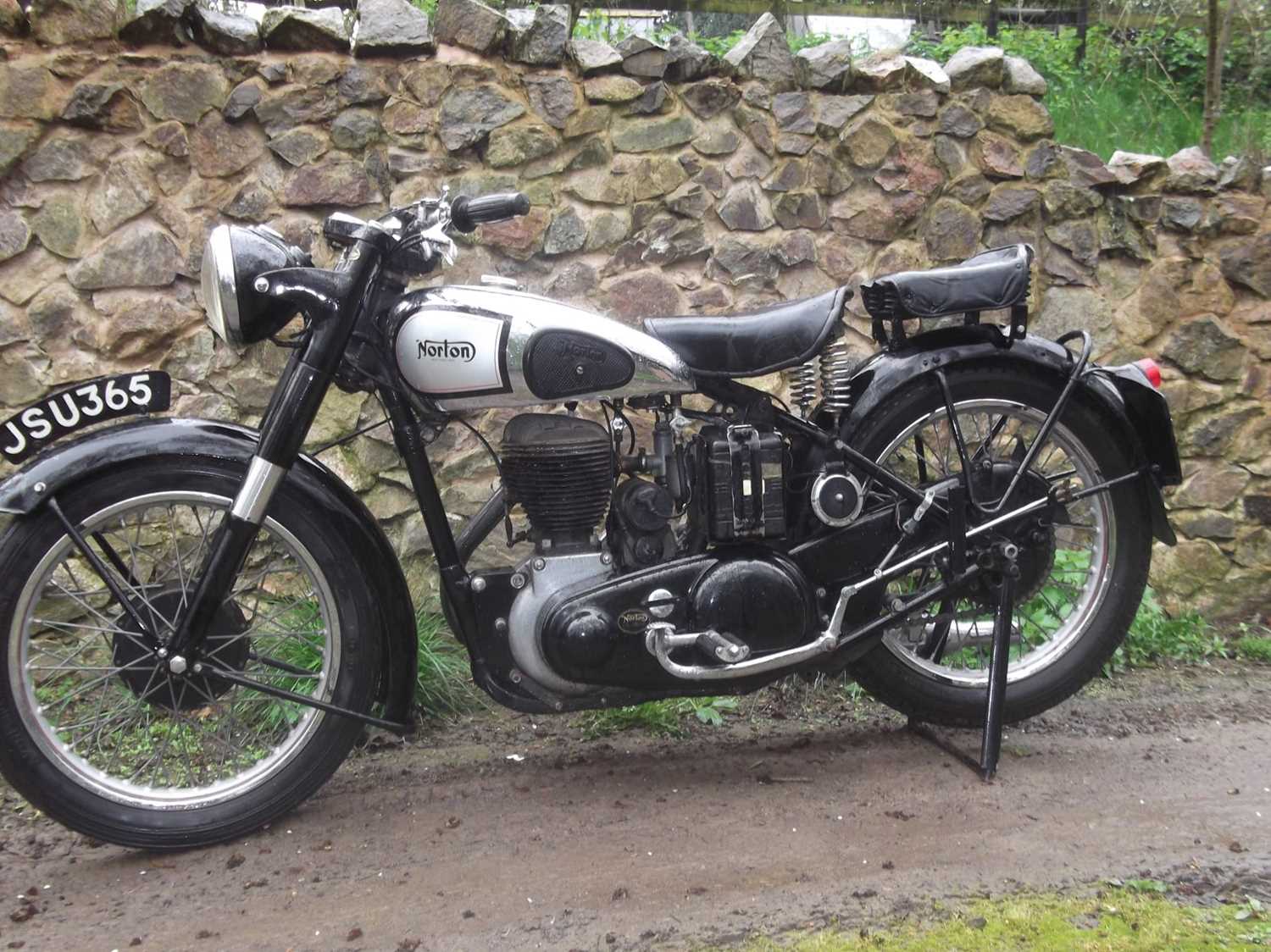 Lot 110 - 1949 Norton 16H