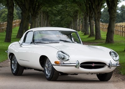 Lot 211 - 1961 Jaguar E-Type Series I Roadster 'Flat Floor'
